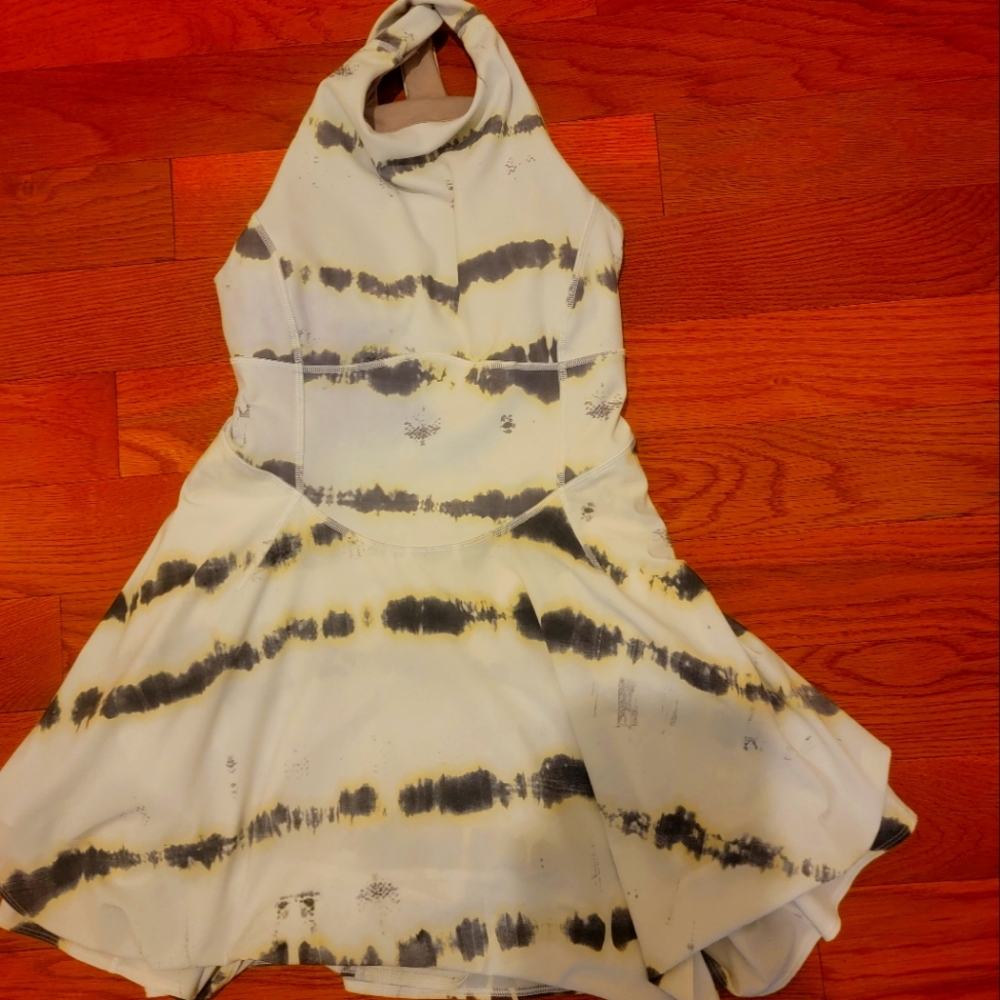 Lululemon dress size 2 like new